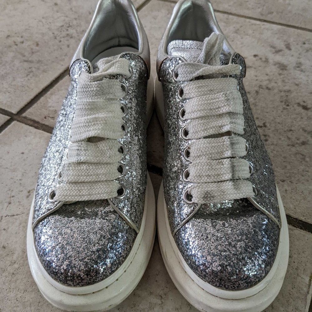 Alexander McQueen Oversized glitter lace-up sneakers